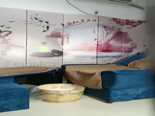 老哥足疗按摩勾搭女技师，制服黑丝口交打飞机(1)