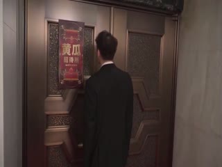 黄瓜招待所老板娘亲自接待男翻译到酒吧疯狂嗨
