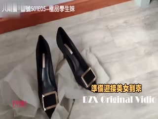 大闸蟹10月最新豪华精品大巨制第五部-番号S01E05：翻版“小黄圣依”（完整版）丨22岁学生妹兼职丝袜主播，狂刷礼物约出来足交、口交、操逼，赠送直播套图～1080P超高清无水印