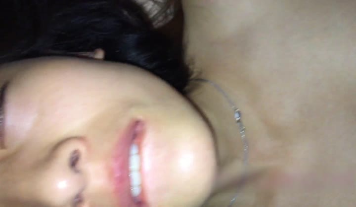 重磅福利美女设计师和长屌小男友性爱视频流出近距离特写口爆吞精