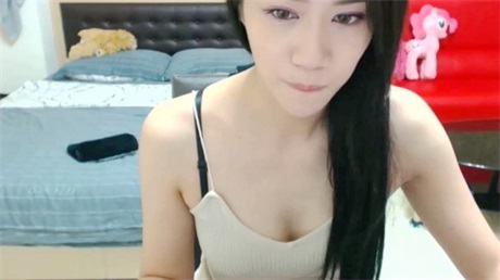 UT高颜值外围女素质美女米亞希刚刮完逼毛和有钱人走私有点放不开貌似很害羞