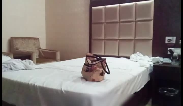 广东出差偷偷约会微信漂亮少妇网友开房嫌我鸡巴小说没感觉把套子都射她逼里了