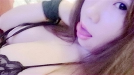 火辣身材大奶女神自拍誘惑視頻 露臉露奶露騷逼