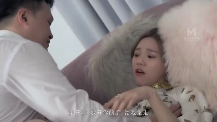【桃视频】凌辱凡尔赛文学少女