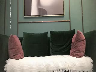 排骨哥网约顶级高端外围美女，美乳大长腿白皙皮肤，隔着内裤手指轻轻摩擦