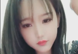 边聊骚边脱衣，一件件褪去，诱惑升级！