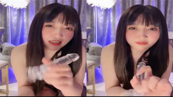 丝袜巨乳御姐蜜桃臀狂摇，假阳具调教白虎嫩穴，淫声浪语挑逗互动！