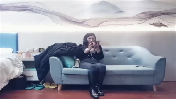 小宝寻花网红脸嫩模展示完美身材好诱惑