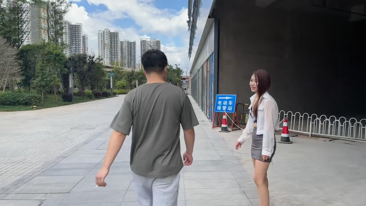 下班停车场被风骚站街女勾引，家中狂干到菲菲骚穴喷水求饶