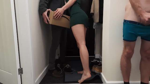 [Sex_Associates] 快递员上门爆操人妻，我偷看内射全过程